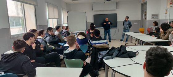 ADIMAN analiza con el alumnado del Instituto de Iniesta el futuro de la digitalización en la Manchuela Conquense